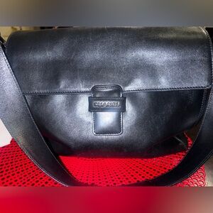 CHANEL Black Leather Shoulder Bag